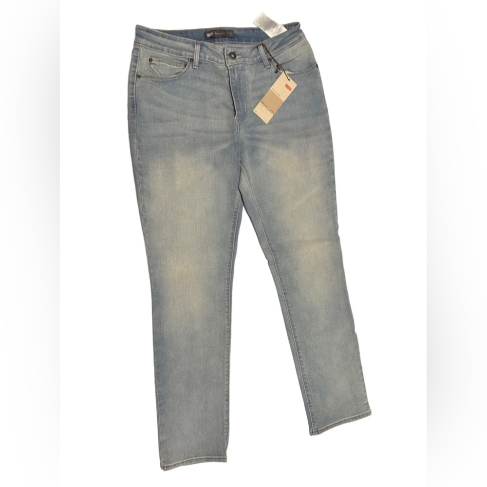 LEVI’S , bold curve , mid rise , slim , 31-32, light blue